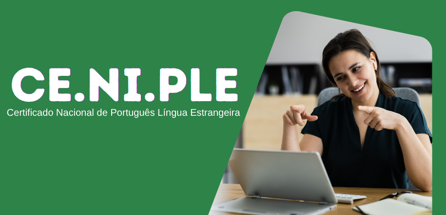 Una profesora de portugués aplica el examen oral a un estudiante del interior del país por videoconferncia